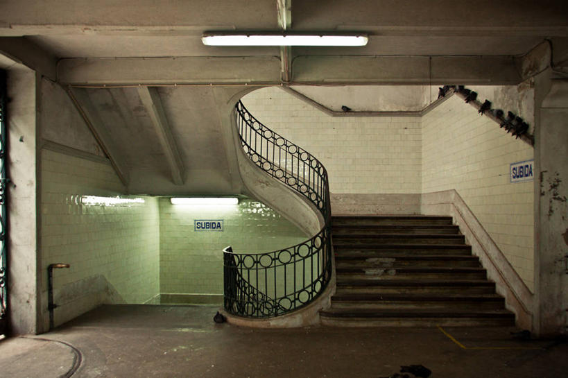 无人,横图,室内,白天,楼梯,建筑,葡萄牙,一群,许多,鸟类,市场,很多,摄影,照亮,照明设备,彩图