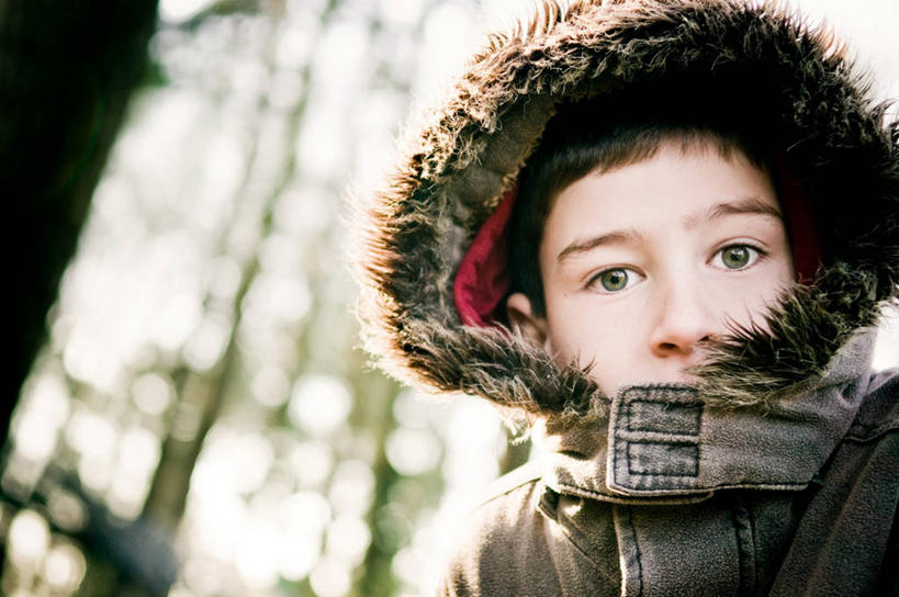 西方人,儿童,脸,头,脸颊,一个人,横图,室外,白天,正面,纯洁,英国,欧洲,欧洲人,仅一个男性,仅一个人,冬天,肩膀,小孩,仅一个小孩,可爱,童年,童趣,摄影,肖像,童真,烂漫,无邪,天真,男孩,男人,男性,白种人,孩子,头部,脸部,脸蛋,面部,彩图,风帽,男生,海斯