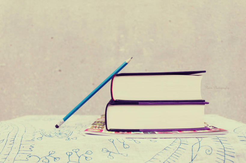 无人,横图,室内,特写,智慧,桌子,纺织品,科威特,亚洲,堆叠,首都,教育,铅笔,摄影,文学,西亚,波斯湾,科威特国,科威特城,书,彩图