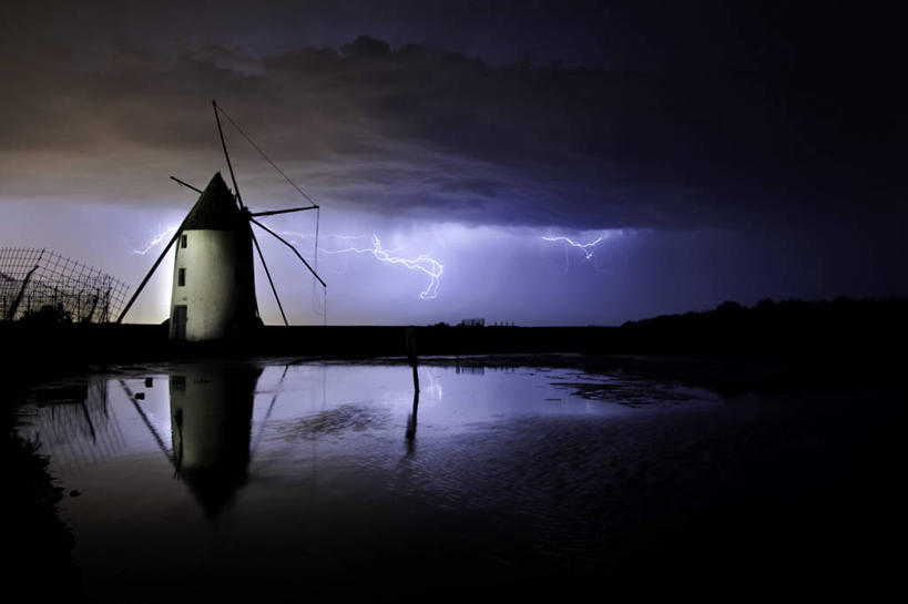 无人,横图,室外,夜晚,闪电,水,暴风雨,西班牙,反射,光,乌云,云,天气,摄影,剪影,危险,风轮机,彩图,莫夕亚