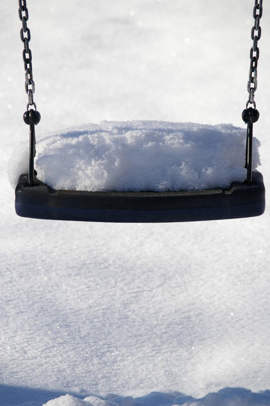 无人,竖图,室外,白天,雪,德国,冬天,荡秋千,寒冷,摄影,铁环,锁链,链条,束缚,限制,约束,彩图