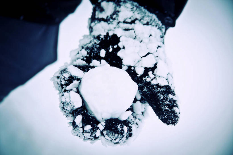 手,一个人,横图,室外,白天,雪,英国,冬天,拿着,手套,寒冷,摄影,部分,雪球,兰开夏,彩图