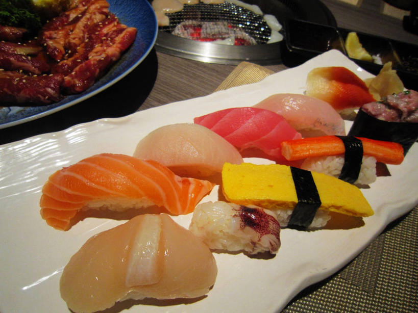 生鱼片,寿司,无人,横图,俯视,室内,白天,桌子,澳门,许多,日本文化,日本料理,很多,鱼类,饮食,盘子,摄影,多样,清新,健康食物,海产,彩图,高角度拍摄