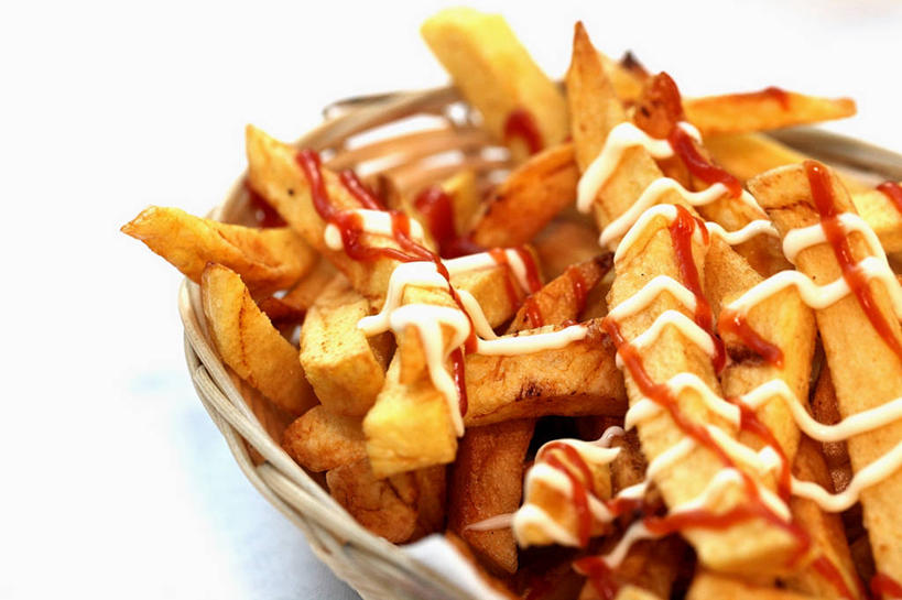 无人,横图,白色背景,烹饪,西餐,蔬菜,土豆,奥地利,新鲜,篮子,料理,食品,番茄酱,薯条,菜肴,美食,饮食,食物,快餐,西式,摄影,佳肴,有机食品,绿色食品,清新,西式快餐,垃圾食品,蛋黄酱,健康食物,馍馍蛋,洋芋,山药蛋,马铃薯,彩图,影棚拍摄,装饰菜