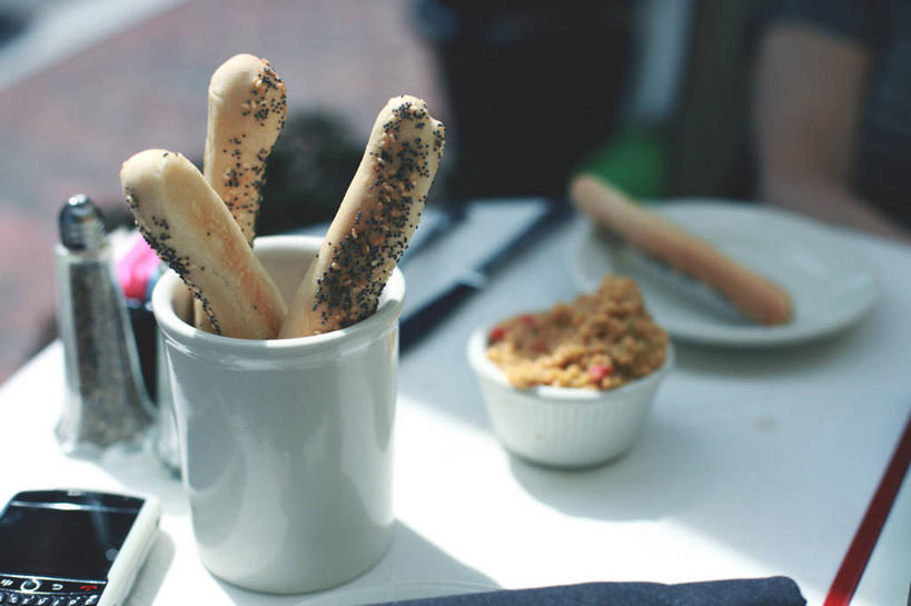 横图,室内,白天,桌子,静物,手机,美国,首都,蘸料,饮食,碗,摄影,清新,健康食物,华盛顿特区,无线电技术,彩图