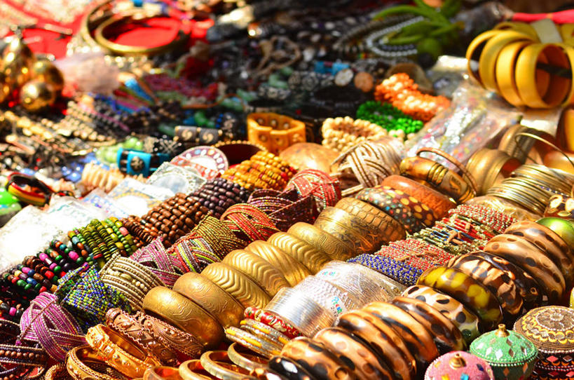 无人,横图,俯视,室外,白天,时尚,珠宝,印度,一排,许多,丰富,整齐,市场,很多,排列,零售,摄影,手镯,多样,队列,选择,果阿,跳蚤市场,彩图,高角度拍摄
