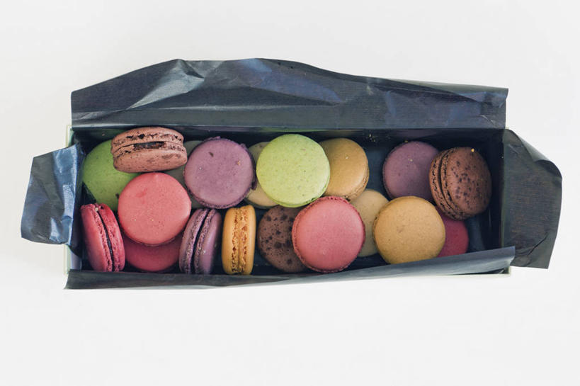 无人,横图,俯视,白色背景,西班牙,巴塞罗那,许多,丰富,曲奇,很多,饮食,盒子,打开,摄影,多样,开启,选择,彩图,高角度拍摄,影棚拍摄,蛋白杏仁饼