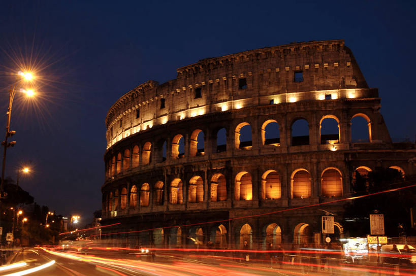 无人,横图,室外,夜晚,长时间曝光,建筑,路灯,意大利,拱门,首都,历史,废墟,摄影,车灯,照亮,意大利文化,拉奇奥,万里无云,罗马斗兽场,古代文明,圆形剧场,彩图