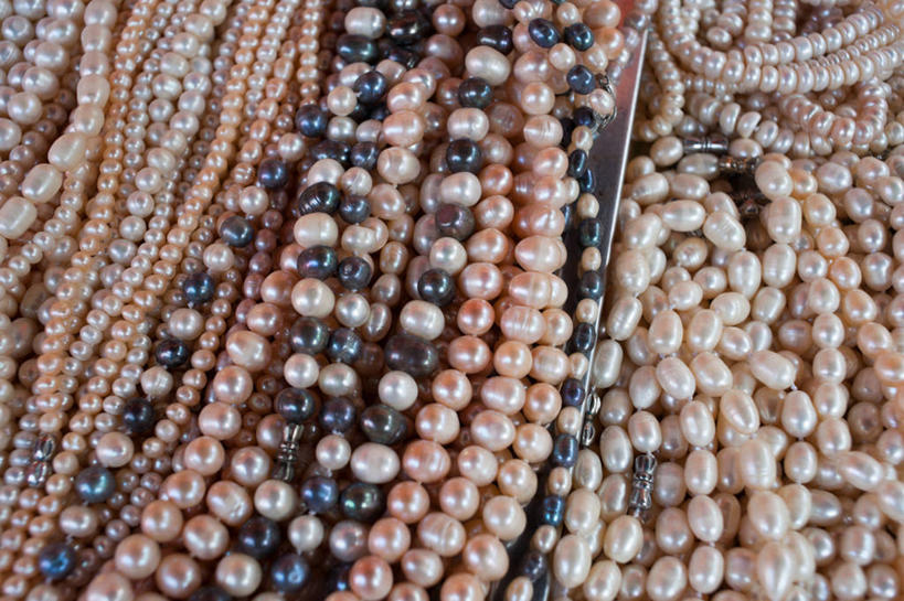 无人,横图,室内,特写,项链,越南,许多,丰富,很多,白色,黑色,摄影,多样,创造力,会安,珍珠牡蛎,黑珍珠,彩图