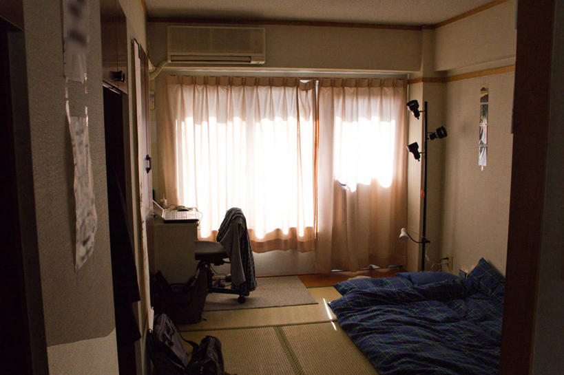 无人,宿舍,横图,俯视,室内,笔记本电脑,技术,窗户,窗帘,桌子,椅子,日本,光,床单,枕头,摄影,山口县,无线电技术,彩图,高角度拍摄