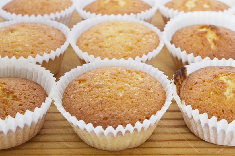 点心,无人,横图,俯视,室内,特写,重复,桌子,西班牙,一排,整齐,木制,食品,甜点,甜品,饮食,食物,糕点,排列,甜食,摄影,队列,清新,蛋糕托杯,纸托蛋糕,彩图,高角度拍摄