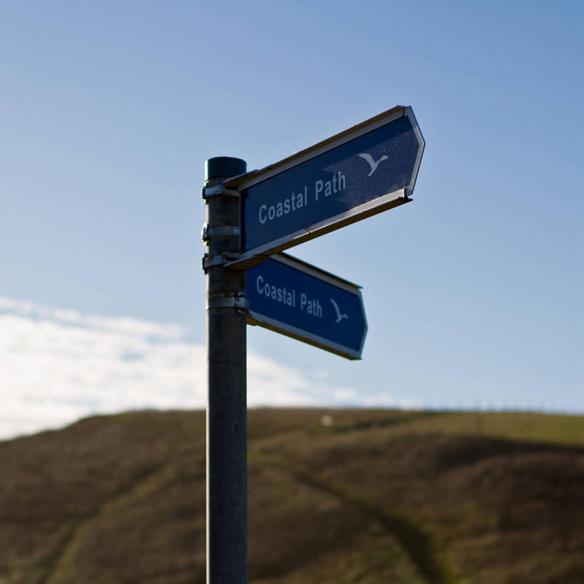 无人,方图,室外,白天,通讯,山,指示牌,英国,标志,文字,杆,方向,标识,箭头,天空,摄影,指导,英文字母,指向,交通标志,簇,怀特岛,彩图