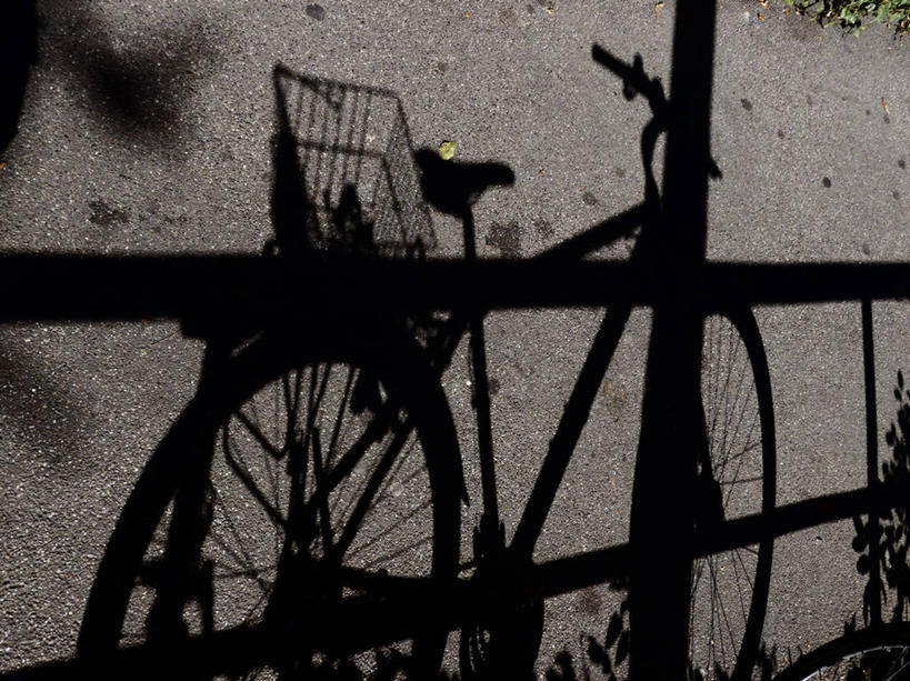 无人,横图,俯视,室外,特写,白天,运动,街道,自行车,德国,阴影,车轮,运输,摄影,部分,手把,沥青,巴伐利亚,彩图,高角度拍摄