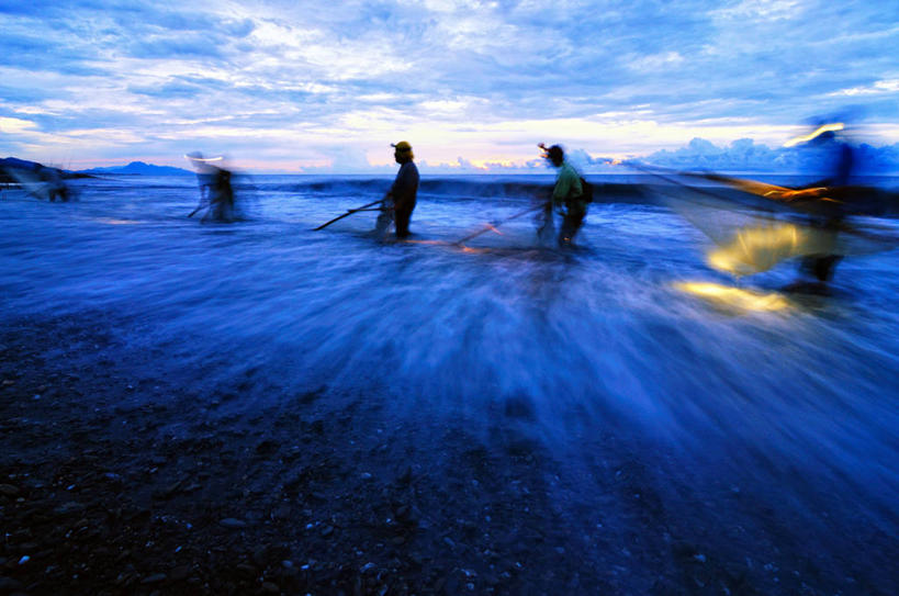 渔夫,横图,室外,白天,运动模糊,长时间曝光,团队,渔业,海洋,台湾,五个人,天空,波浪,摄影,剪影,彩图,钓鱼