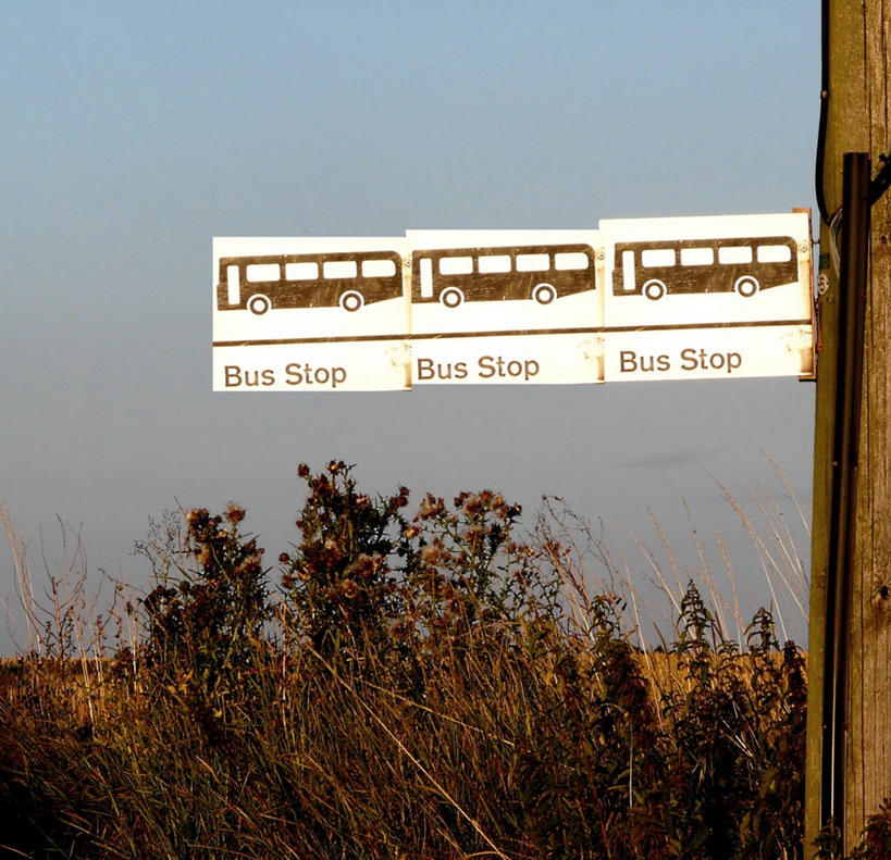 无人,横图,室外,白天,通讯,英国,文字,公共交通,布告,运输,摄影,指导,英文字母,干的,万里无云,彩图,公共汽车站