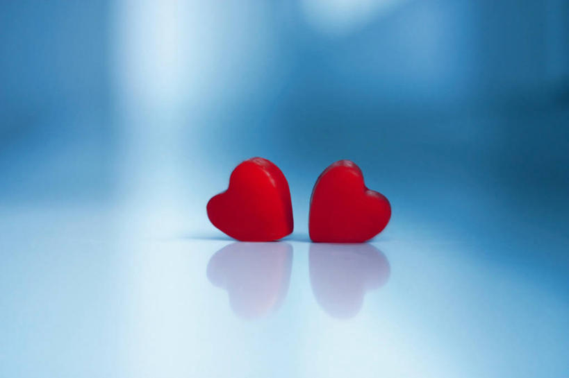 无人,横图,波兰,蓝色背景,并排,反射,两个,红色,摄影,想法,心型,彩图,爱