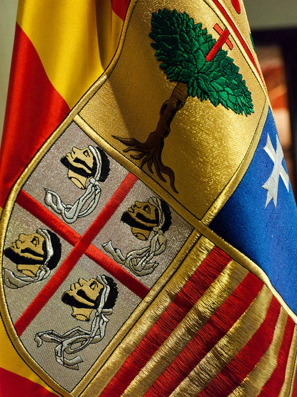 无人,竖图,室外,特写,白天,骄傲,旗帜,纺织品,西班牙,欧洲,十字形,标志,符号,标识,摄影,南欧,身份,爱国主义,西班牙王国,性别符号,阿拉贡,阿拉贡自治区,萨拉戈萨,萨拉戈萨省,彩图,男性符号