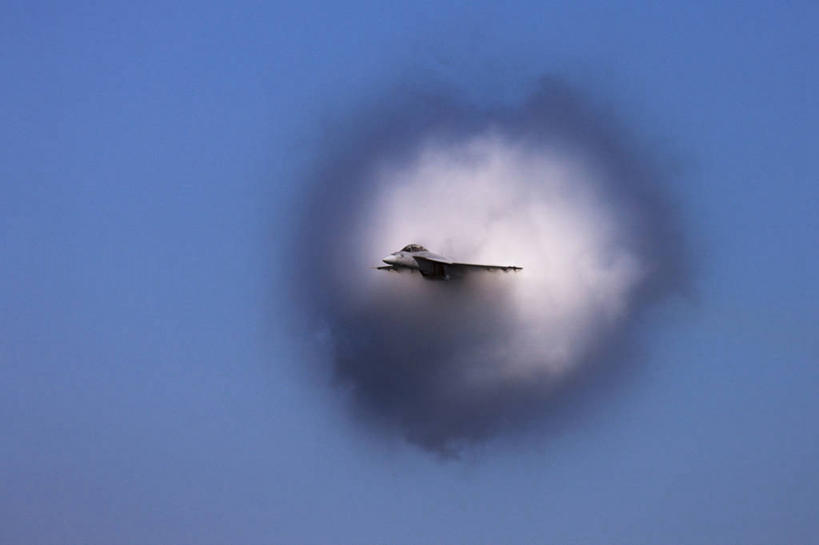 无人,横图,室外,白天,美国,围绕,圆锥,烟雾,飞,烟,运输,摄影,缭绕,迅速,控制,加利福尼亚,旋绕,旧金山,万里无云,萦绕,回绕,彩图