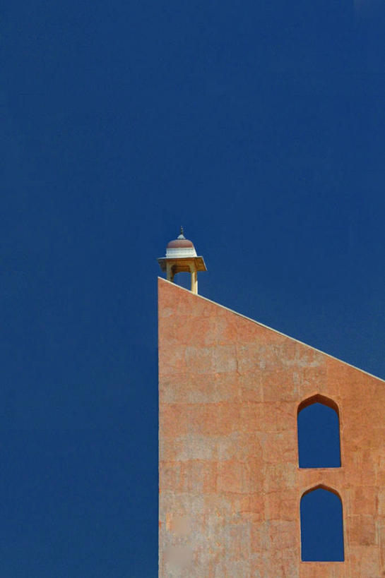 无人,竖图,室外,白天,仰视,建筑,印度,历史,地标建筑,摄影,天文学,万里无云,拉贾斯坦邦,曼塔天文台,斋普尔,彩图,低角度拍摄