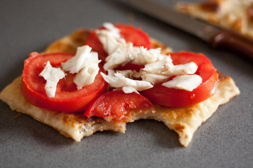 奶酪,无人,横图,室内,白天,蔬菜,西红柿,西班牙,咬,鱼类,饮食,灰色,摄影,咬着,清新,健康食物,海产,彩图