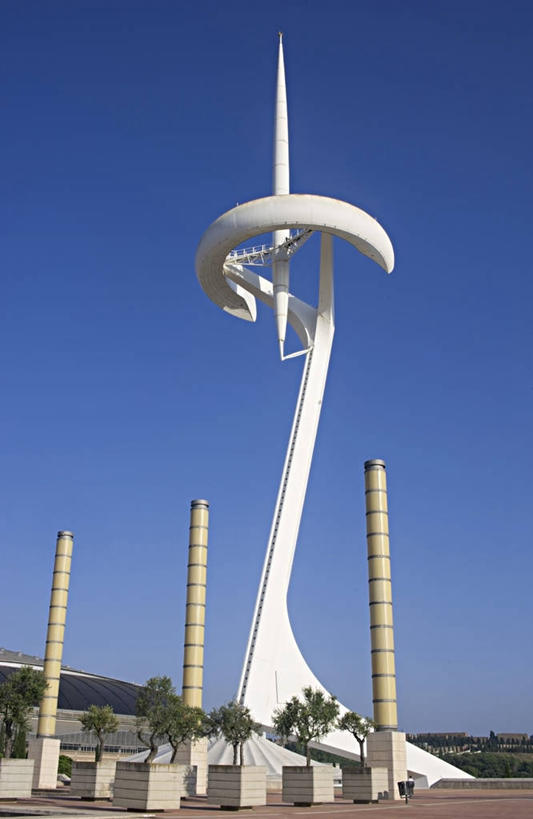 无人,竖图,室外,白天,通讯,建筑,西班牙,巴塞罗那,塔,联系,现代,树,地标建筑,摄影,加泰隆尼亚,万里无云,无线电通信塔,彩图,奥林匹克公园