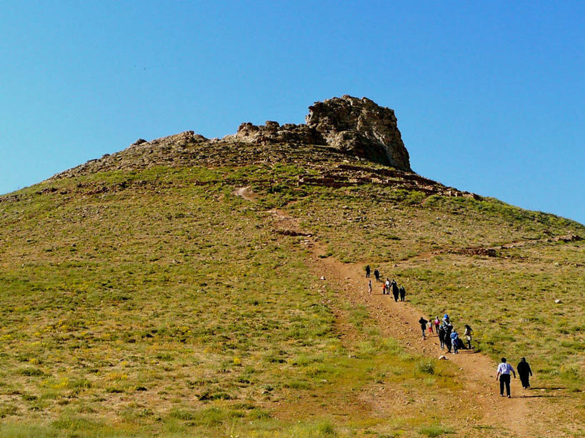 攀登,横图,室外,白天,山,伊朗,火山口,山顶,许多人,草,自然,一群人,摄影,上升,宁静,万里无云,冒险,爬山,彩图,旅行