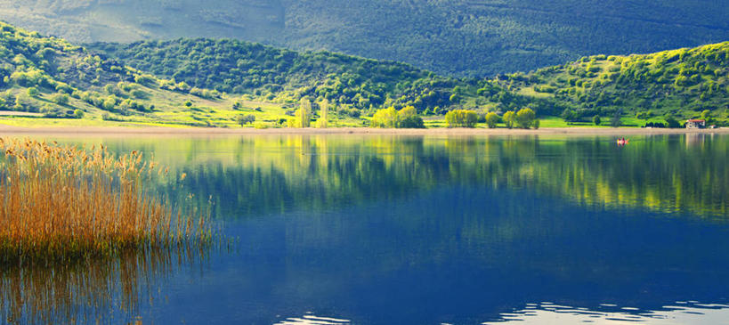 划船,两个人,横图,全景,室外,白天,湖,美景,山,船,希腊,反射,景观,木船,树,绿色,风景,自然,交通工具,景色,摄影,宁静,舟,自然风光,载具,独木舟,独木船,荡舟,彩图,伴侣