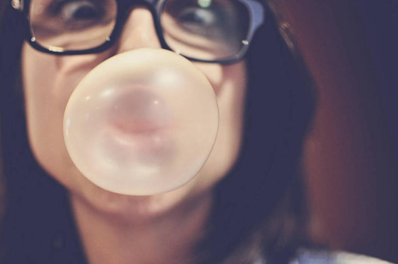 西方人,成年人,一个人,横图,室内,特写,欧洲,美国,欧洲人,仅一个年轻女性,仅一个女性,仅一个人,眼镜,吹气,乐趣,摄影,部分,口香糖,北美,北美洲,享乐,加利福尼亚,美洲,加州,加利福尼亚州,金州,黄金州,北亚美利加洲,亚美利加洲,对眼,恶作剧,索诺马县,年轻女性,女人,女性,白种人,年轻人,彩图,欢乐,美利坚合众国,圣塔罗莎