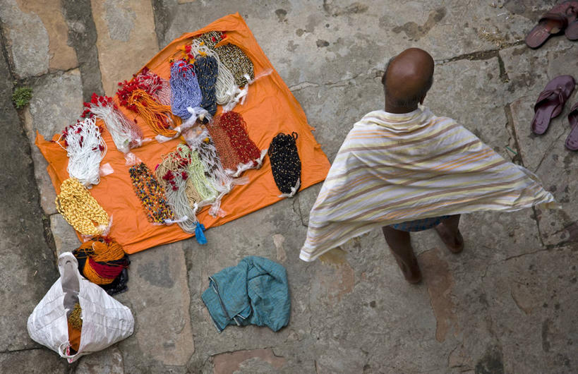 成年人,一个人,站,横图,俯视,室外,白天,商务,印度,仅一个男性,许多,很多,毛巾,零售,摄影,多样,印度文化,北方邦,瓦拉纳西,彩图,高角度拍摄