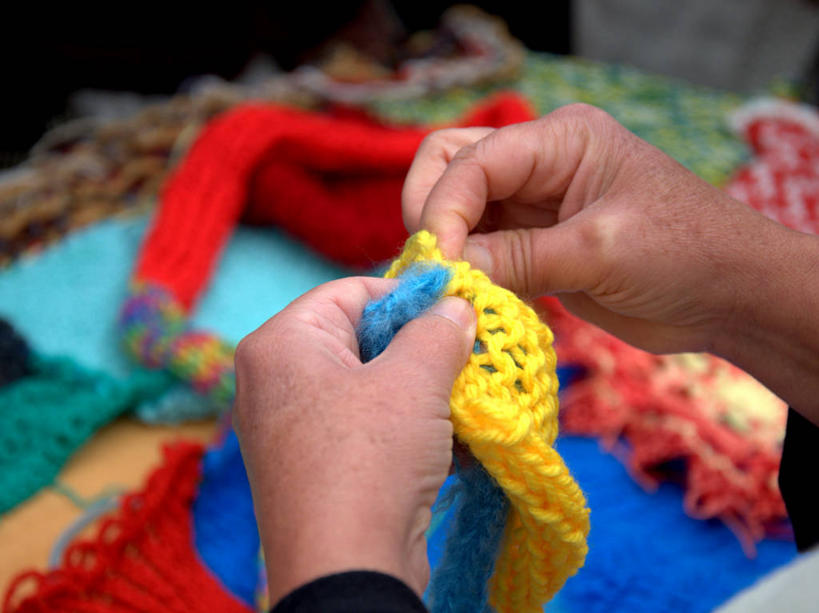 成年人,手,一个人,横图,室外,特写,白天,街道,西班牙,仅一个女性,准备,编织,拿着,摄影,部分,羊毛,针织,创造力,手艺,技能,巴伦西亚省,美术工艺,彩图