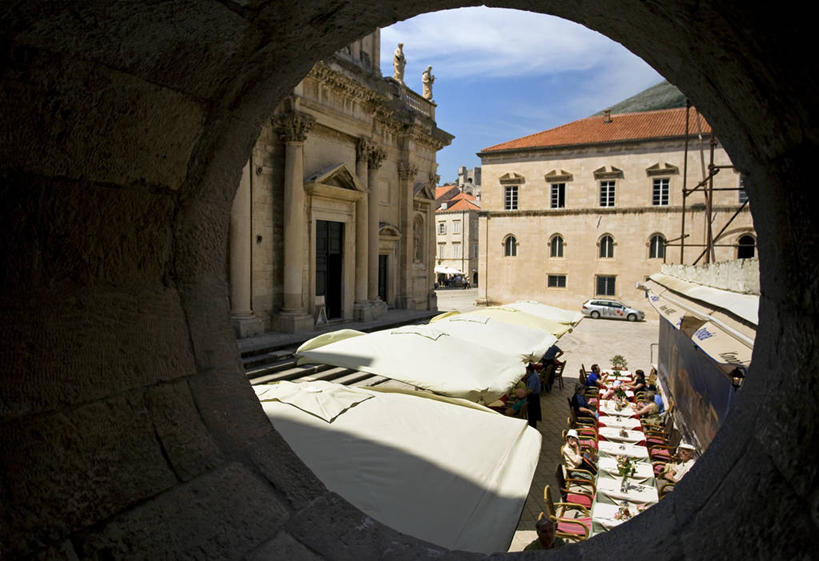 睡,横图,室外,白天,度假,美景,城市风光,城市,建筑,汽车,克罗地亚,一排,整齐,景观,云,娱乐,排列,天空,享受,休闲,景色,放松,摄影,午睡,队列,杜布罗夫尼克,困,困觉,寝息,睡觉,彩图,小睡