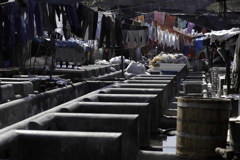 无人,横图,室外,白天,印度,一排,吊挂,悬挂,丰富,整齐,鼓,挂,排列,洗衣服,衣服,晾衣服,摄影,卫生,队列,印度文化,马哈拉施特拉邦,孟买,烘干,彩图