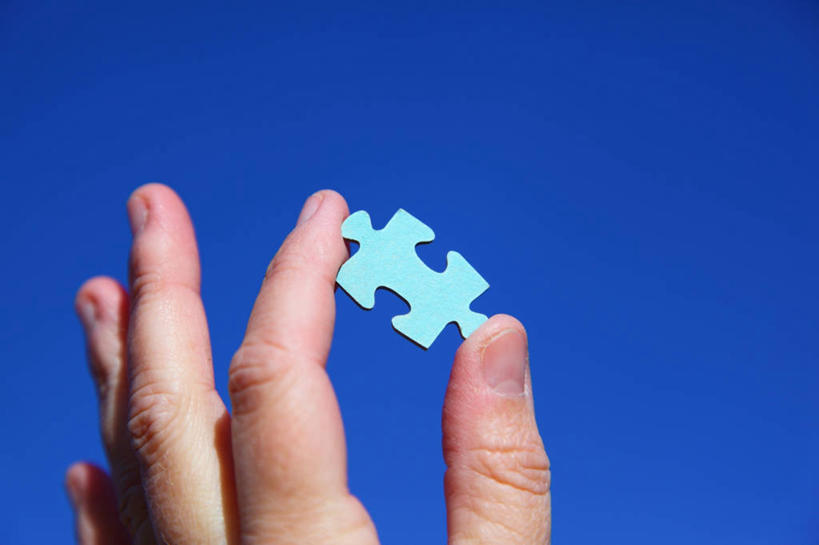 手,一个人,横图,室外,特写,白天,美国,拿着,手指,摄影,部分,万里无云,策略,想法,解决,彩图