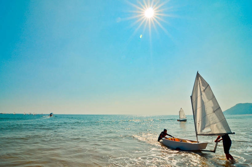 成年人,脸,头,脸颊,两个人,推,横图,室外,白天,海洋,太阳,船,涉水,水平线,休闲装,肩膀,自然,运输,摄影,广东省,万里无云,头部,脸部,脸蛋,面部,海滩,彩图,旅行