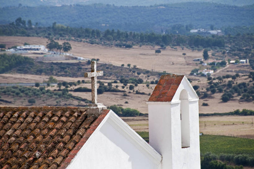 无人,教堂,横图,室外,白天,山,建筑,葡萄牙,十字架,瓦,树,自然,摄影,宗教,基督教,宗教建筑,埃武拉,彩图