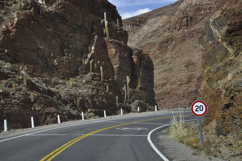 无人,横图,室外,白天,旅游,度假,美景,山,阿根廷,智利,弯曲,路标,景观,分界线,方向,娱乐,布告,自然,享受,休闲,景色,放松,摄影,指导,自然风光,彩图