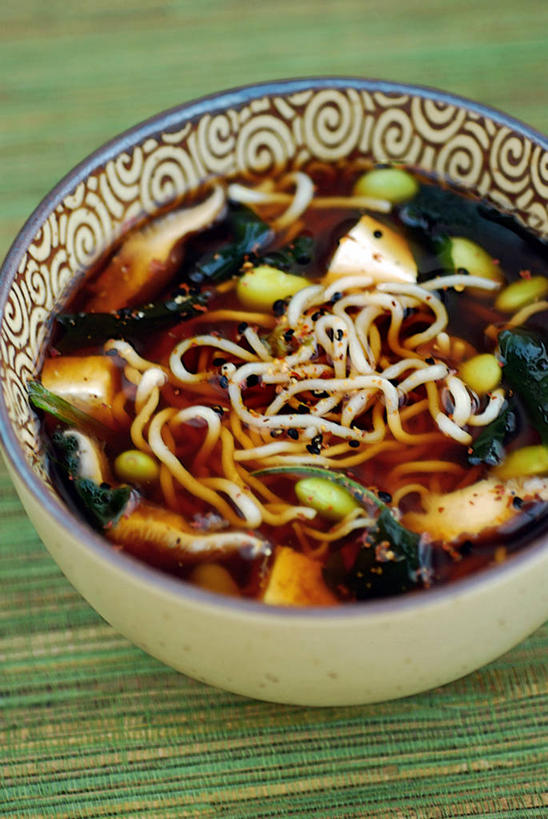 面条,豆腐,无人,竖图,室内,特写,白天,大豆,纺织品,美国,日本文化,毛豆,香菇,食品,饮食,绿色,碗,素食,摄影,清新,健康食物,味噌汤,彩图