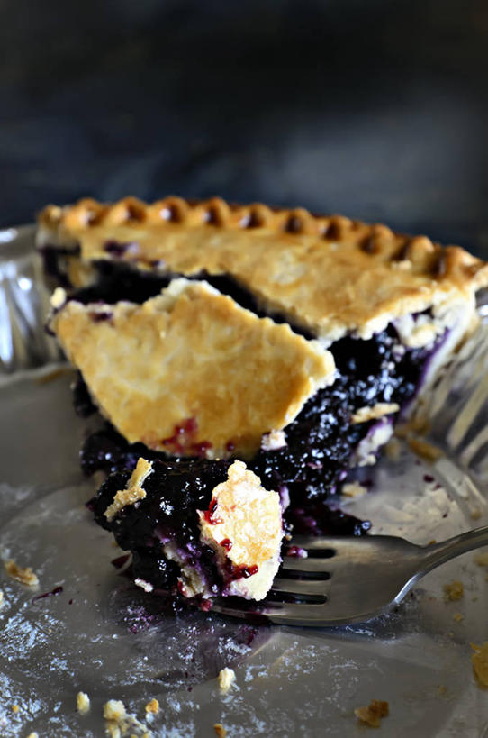 点心,面包,无人,竖图,室内,特写,美国,切开,叉,食品,面点,吐司,饮食,食物,糕点,盘子,甜食,切,摄影,法式面包,清新,剖面,吐司面包,切面,马里兰,蓝莓派,彩图,多士,听型面包