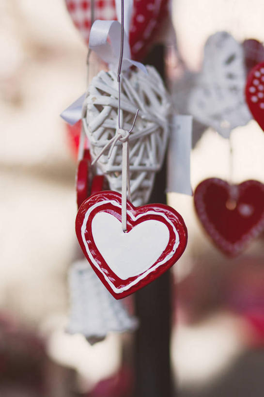 无人,竖图,室外,白天,荷兰,吊挂,悬挂,挂,树,红色,线绳,摄影,想法,心型,彩图,爱