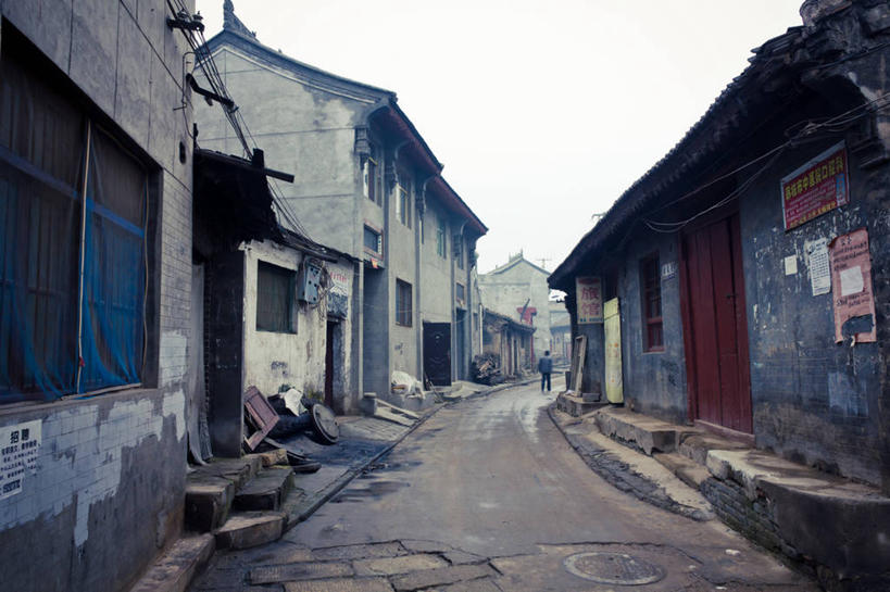 成年人,一个人,横图,室外,白天,建筑,仅一个男性,天空,摄影,中国文化,晋中,步行,彩图,巷,独处