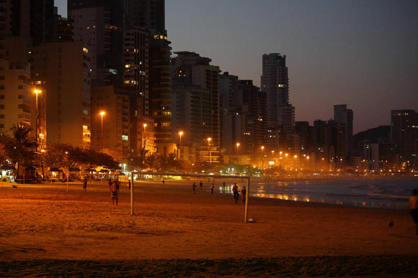 横图,室外,足球,海洋,天际线,城市,建筑,路灯,巴西,天空,黄昏,乐趣,摄影,照亮,享乐,足球运动,海滩,彩图