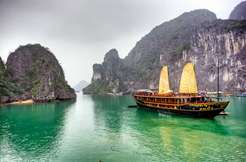 无人,横图,室外,白天,山,水,船,越南,反射,木船,海湾,天空,自然,交通工具,摄影,宁静,舟,载具,下龙湾,石灰石,岩石,彩图,三板,舢板