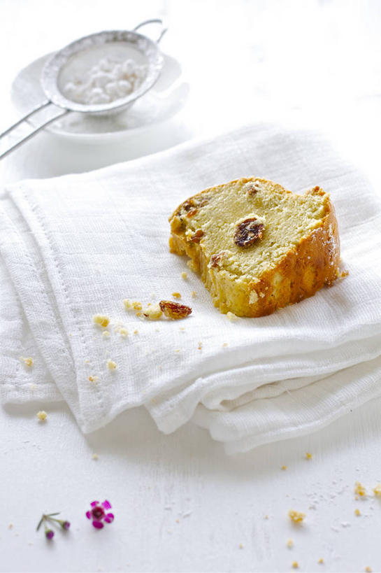 点心,面包,无人,竖图,特写,白色背景,奥地利,维也纳,切开,食品,面点,水果蛋糕,首都,折叠,凌乱,吐司,饮食,花,食物,糕点,白色,盘子,餐巾,甜食,切,葡萄干,摄影,法式面包,剖面,吐司面包,碎屑,切面,彩图,影棚拍摄,多士,听型面包