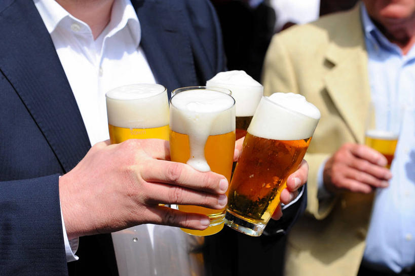 啤酒,成年人,两个人,横图,特写,德国,五个,许多,套装,庆祝,酒类,拿着,饮食,酒,饮料,啤酒杯,摄影,享乐,彩图