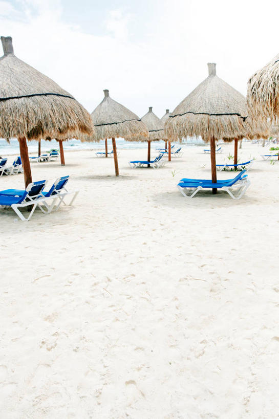 无人,竖图,室外,白天,旅游,度假,墨西哥,沙子,云,娱乐,享受,休闲,放松,摄影,宁静,拉丁美洲,图伦,海滩,休闲椅,彩图