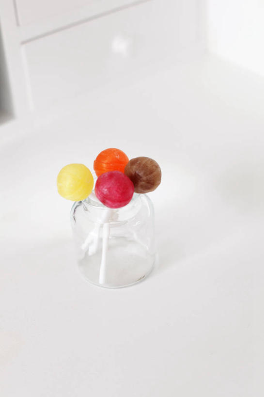 无人,竖图,室内,特写,白天,桌子,意大利,木制,棒棒糖,饮食,白色,甜食,诱惑,摄影,多样,广口瓶,伦巴第大区,玻璃杯,彩图