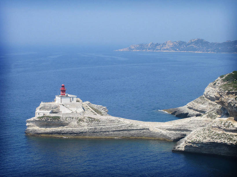 无人,横图,室外,白天,海洋,道路,法国,反射,信息,灯塔,交通,方向,天空,自然,摄影,引导,指导,指引,宁静,科西嘉,岩层,航标,博尼法乔,岩石,彩图,导航