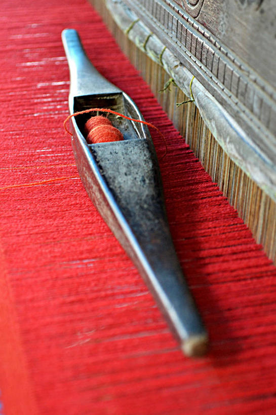 无人,竖图,俯视,室内,特写,白天,静物,纺织品,孟加拉国,亚洲,红色,摄影,南亚,孟加拉人民共和国,织机,彩图,高角度拍摄,纺织工业