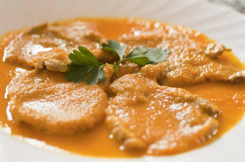 无人,横图,室内,特写,白天,胡萝卜,西班牙,巴塞罗那,肉,猪肉,肉类,饮食,盘子,摄影,清新,里脊肉,肉食,豚肉,开胃酱,彩图,里脊,猪里脊肉,巴塞罗那省