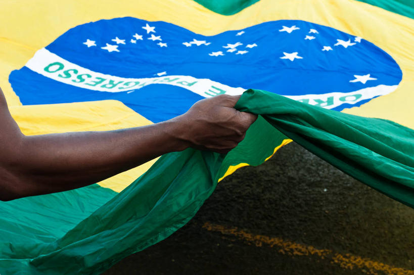 一个人,横图,室外,白天,骄傲,纺织品,巴西,萨尔瓦多,拿着,南美,力量,摄影,部分,南美洲,拉丁美洲,成就,美洲,身份,爱国主义,巴西联邦共和国,首府,亚美利加洲,南亚美利加洲,四肢,巴伊亚,巴伊亚州,巴西文化,手臂,彩图,巴西国旗